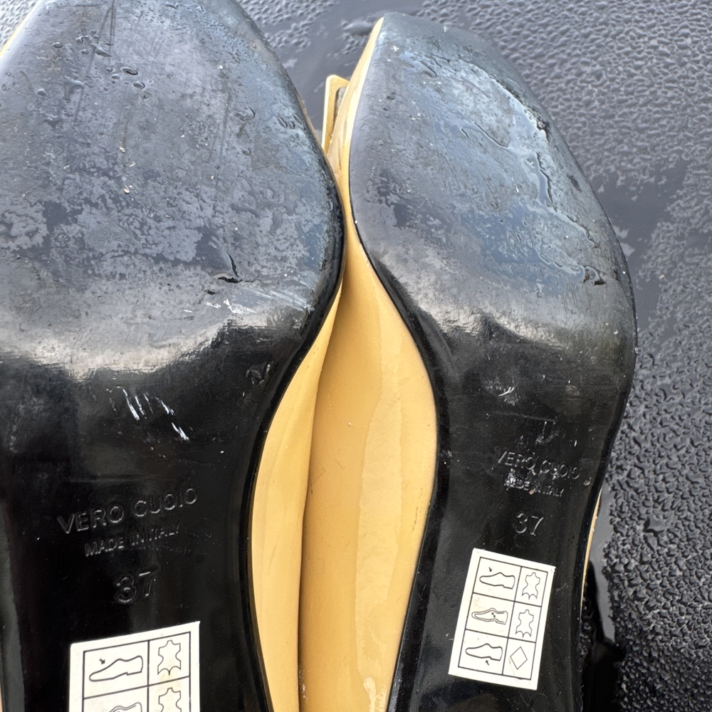 Roger Vivier Tan Heels with Gold Buckle - Picture 3 of 5